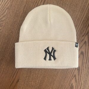 NWOT 47 Brand women’s Yankees Beanie